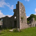Ruines du château de Montbel sur les hauteurs de Saint-Pierre-d’Entremont, en Chartreuse